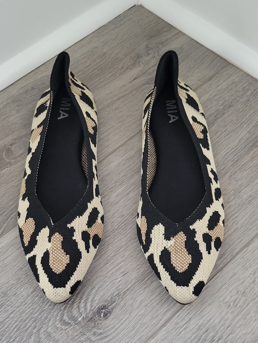 MIA Kerri Leopard Print Pointed Toe Flats Size 8.5